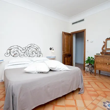 Ercole Di Nocleg ze śniadaniem 4*